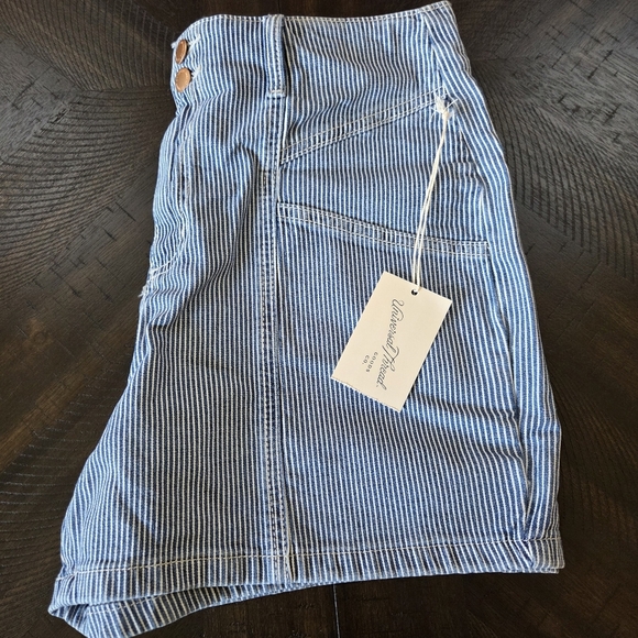 ‼️3/$30‼️ High-Rise Pinstripe Jean Shorts Women's Size 10 High Rise New - Picture 10 of 10